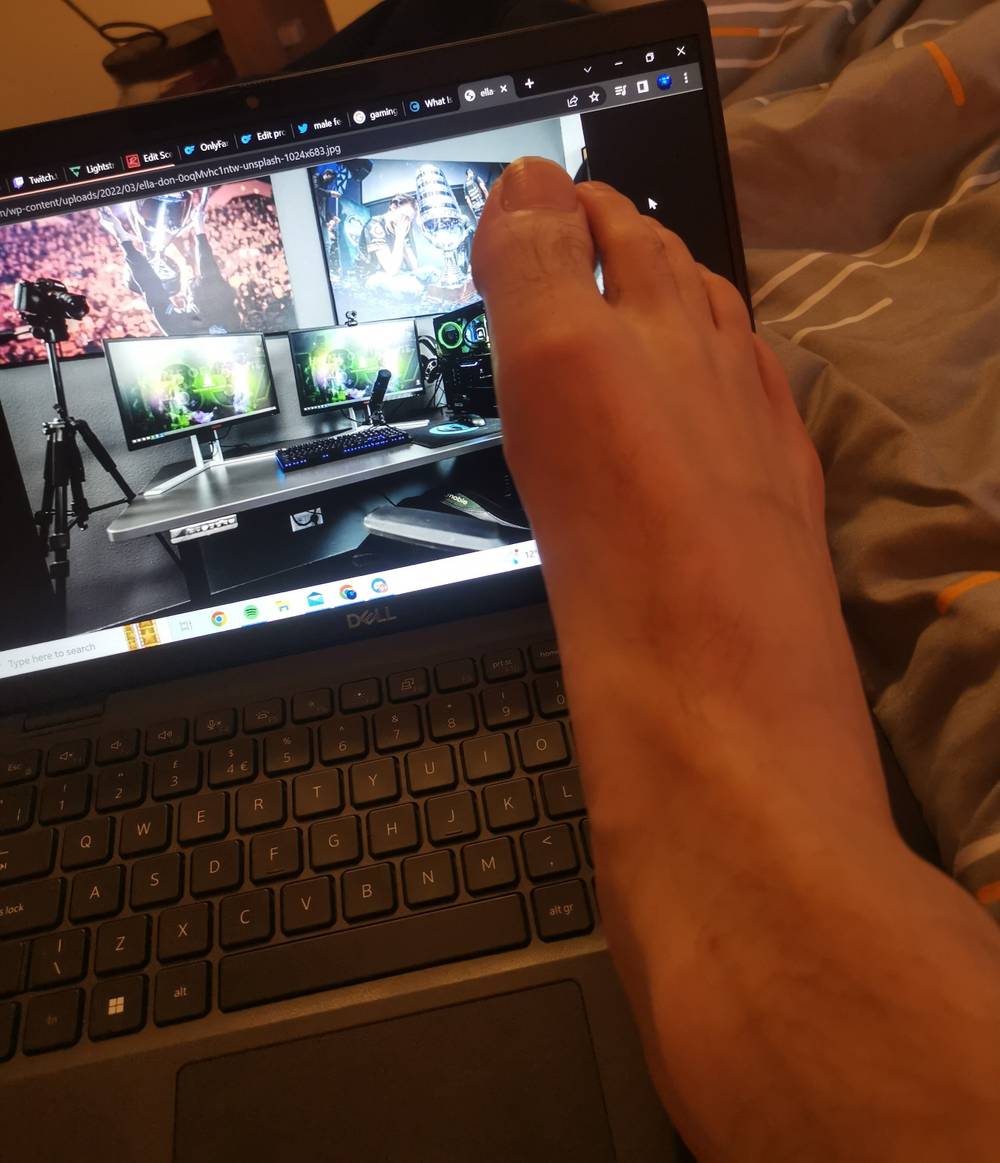 GuyGamerFeet